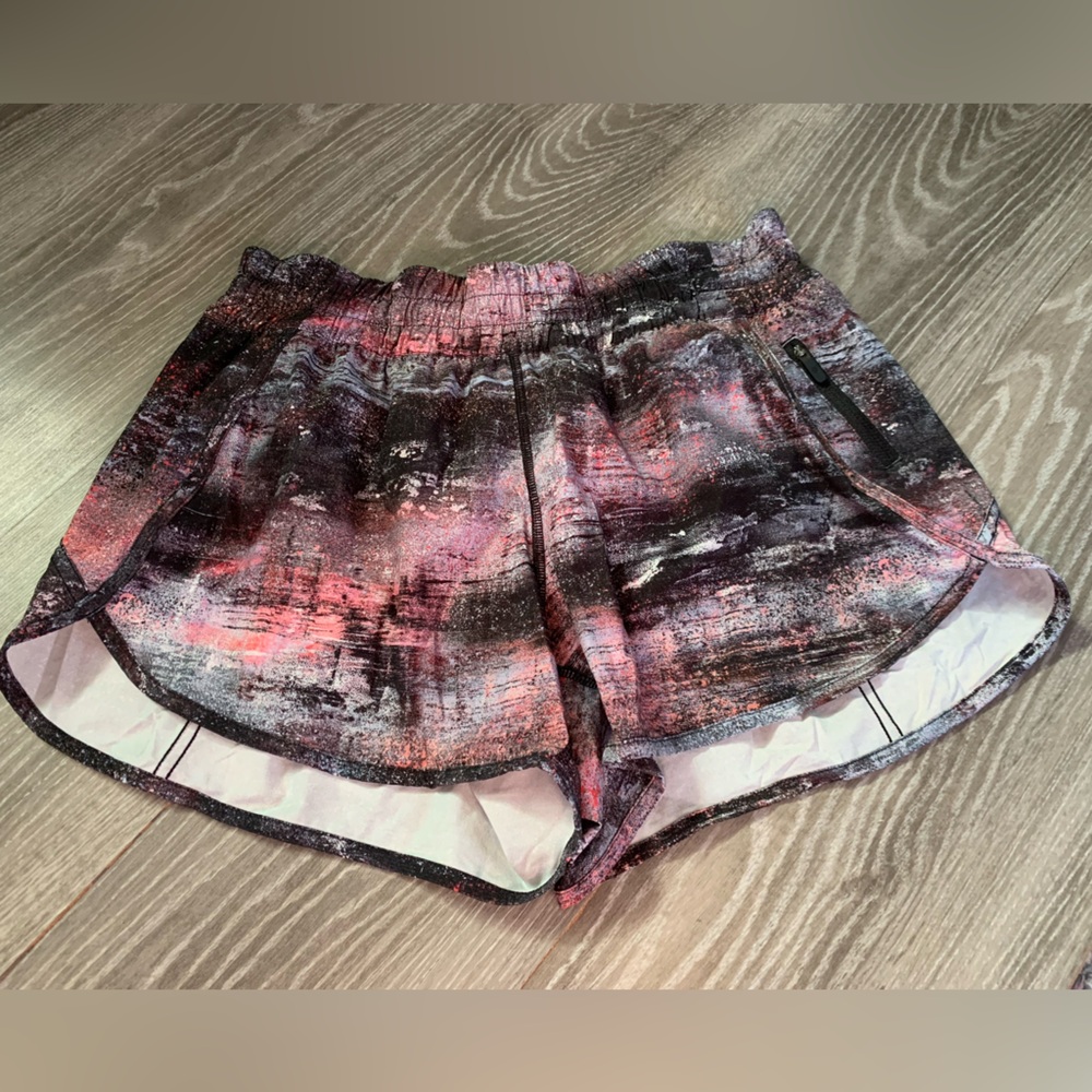 Lululemon Tracker Short V *4"